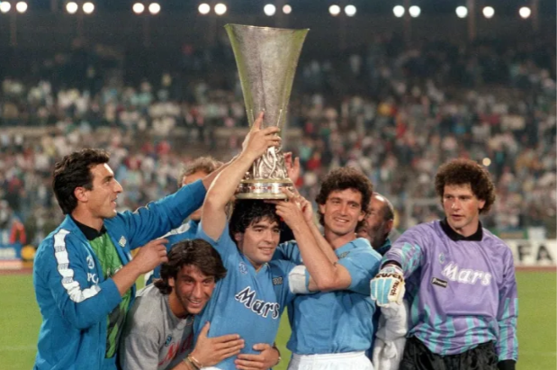 Gia tài sự nghiệp của huyền thoại Maradona là ai